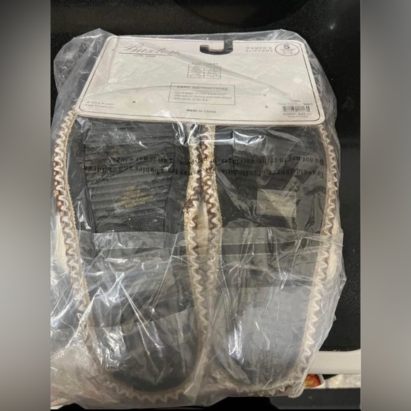 Ladies Slippers - Picture 2 of 5